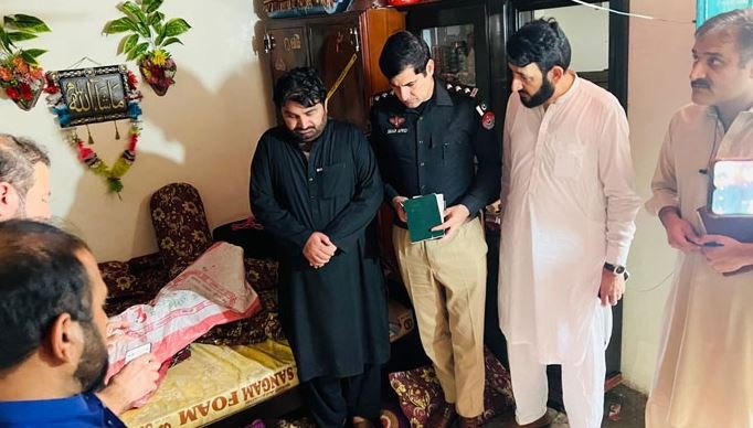 پشاور میں تہرے قتل کی واردات، 2 خواتین سمیت 3 افراد تیز دھار آلے سے قتل