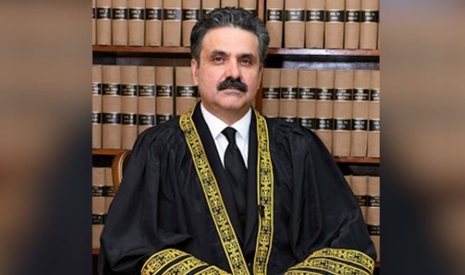 27 ویں ترمیم: سینئر وکلا اور ریٹائرڈ ججز کا چیف جسٹس کو خط، فل کورٹ میٹنگ بلانے کا مطالبہ