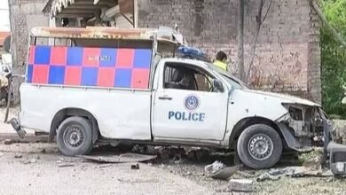 ڈی آئی خان میں پولیس کی بکتربندگاڑی پر ریموٹ کنٹرول بم حملہ، 2 اہلکار شہید