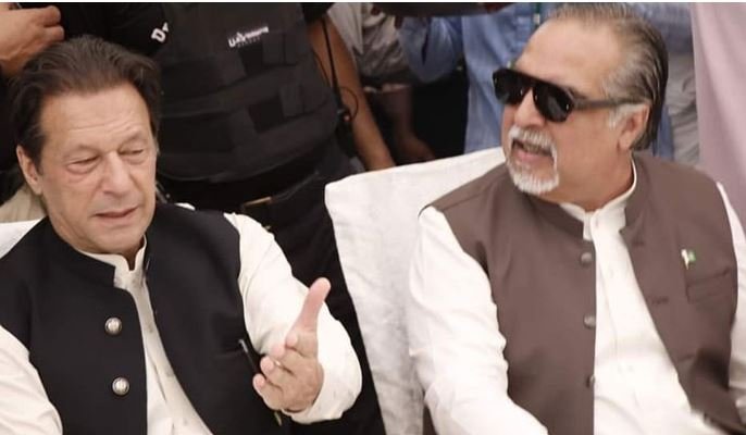 عمران خان اتنے ننھے کاکے نہیں کہ گھر میں سب کچھ ہورہا ہو اور اسکا علم نہ ہو: سابق گورنر سندھ