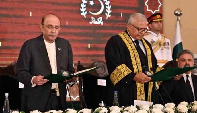 وفاقی آئینی عدالت کے پہلے چیف جسٹس امین الدین نے عہدے کا حلف اٹھالیا