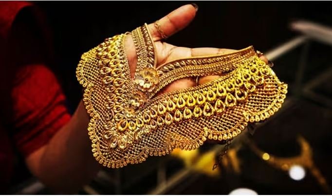 فی تولہ سونے کی قیمت 4 لاکھ 26 ہزارسے زائد پر برقرار