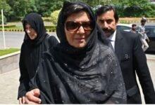 علیمہ خان 11 ناقابل ضمانت وارنٹ گرفتاری جاری ہونے کے بعد عدالت میں پیش