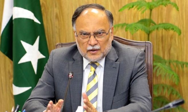 دعا ہے کہ کراچی اپنی پرانی عظمت کو بحال کر سکے: احسن اقبال